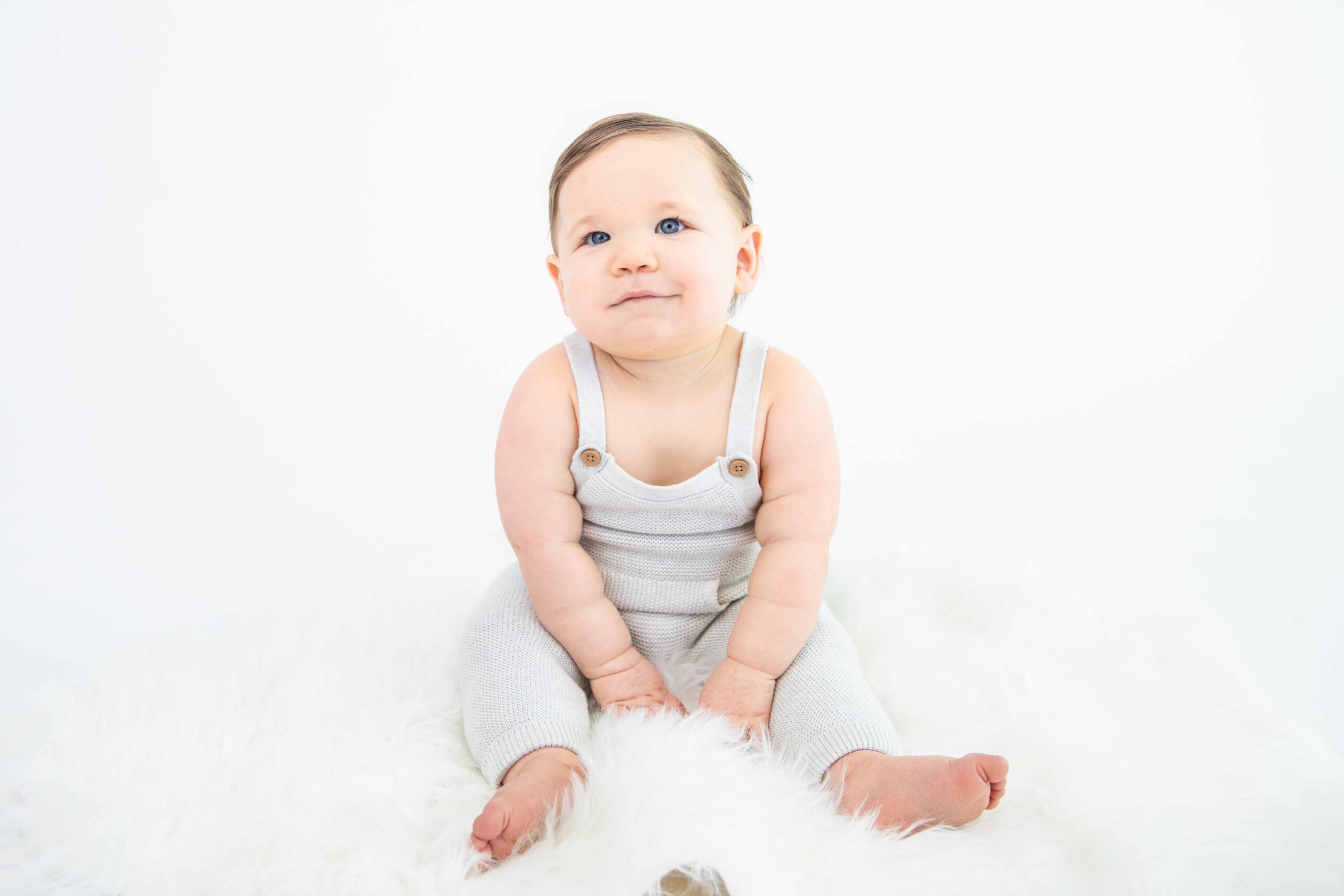 First Birthday Session in a light and airy studio